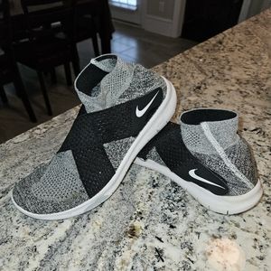 Nike Free Run Motion Flyknit 2017 'Black White' size 9.5